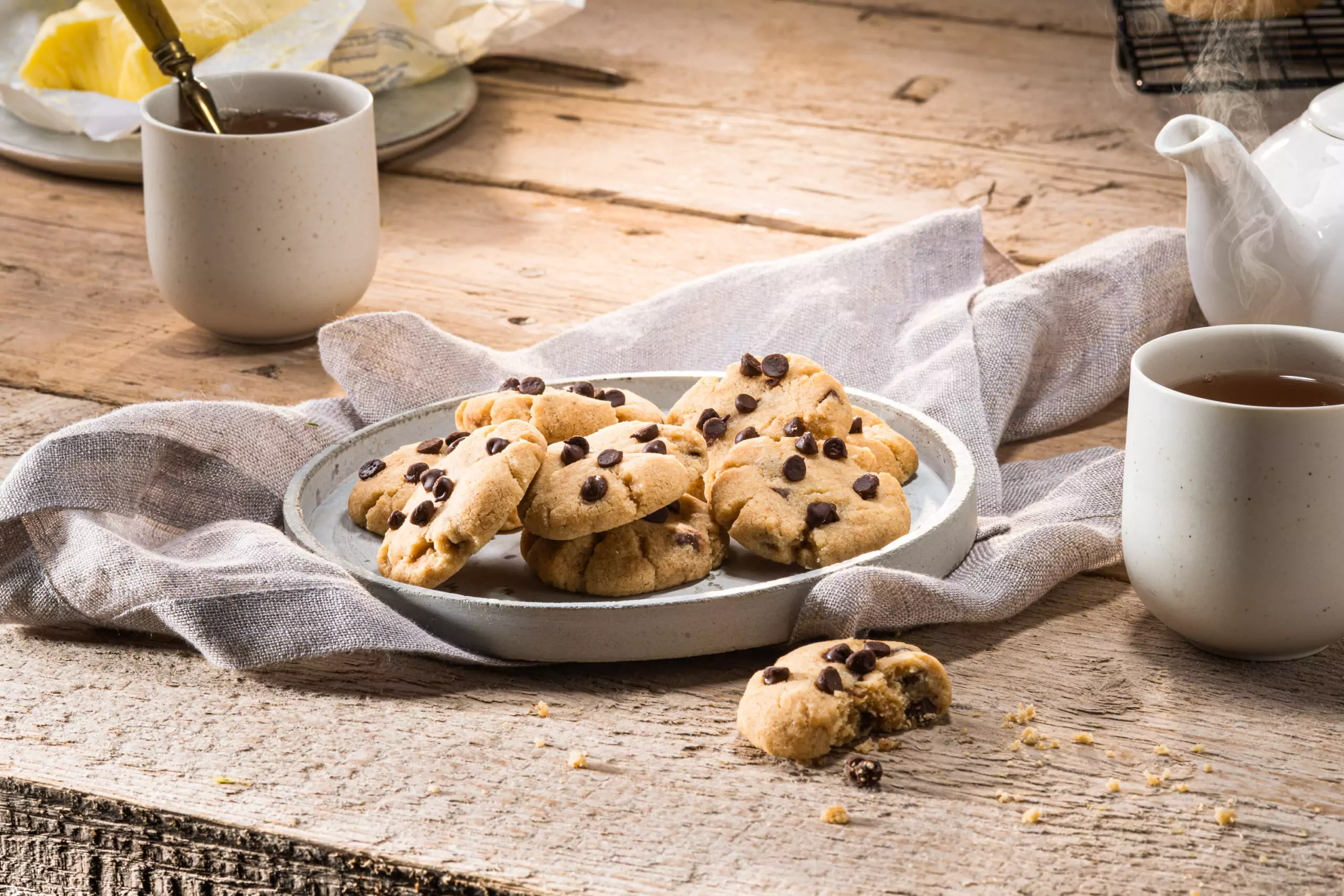 Foodfoto van een bord met chocolatechips.